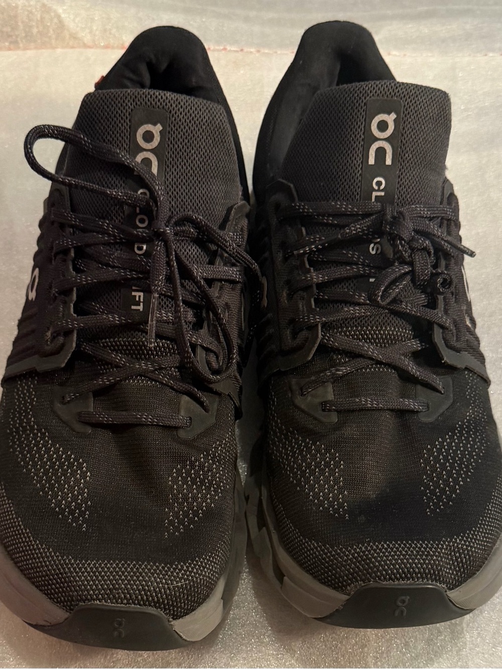 On Clouds  Men's Athletic Shoes - Black